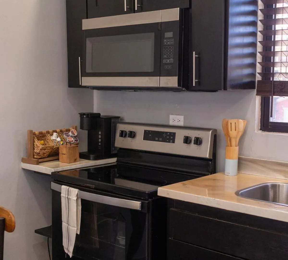 Bright 2Br Retreat - Fast Wifi - Ac -5 Mins To Beach -Falmouth 0*, Falmouth Jamaica
